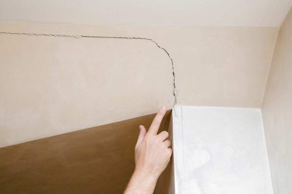 Cracked and Sagging Drywall - VIPLEAGUE1